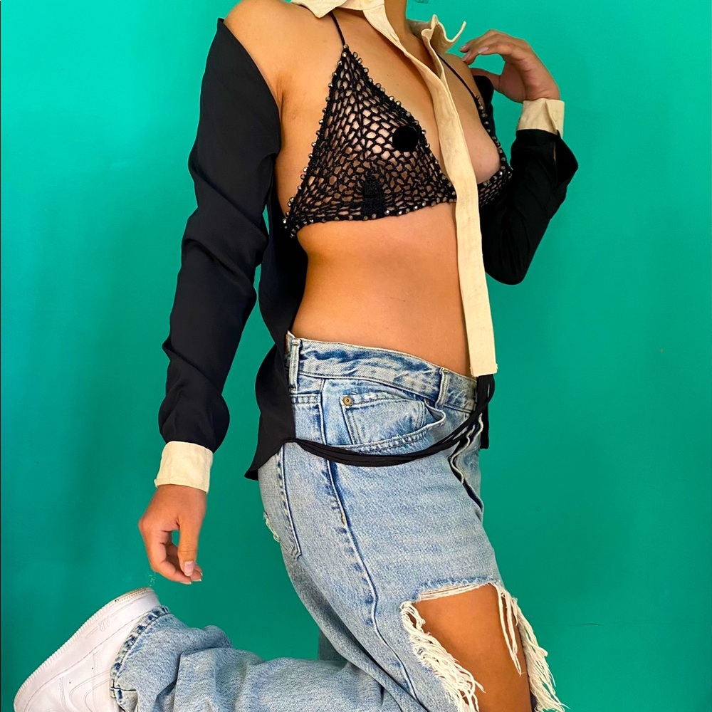 Retro Black Cut Out